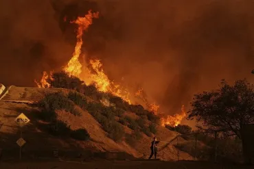 米国:ロス山火事「人的ミス」の声消火栓水圧不足、避難誤って指示トランプ氏政治問題化、民主系首長に「辞任すべき」