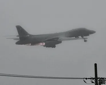 敵国抑止意図明確に／米爆撃機三沢基地展開