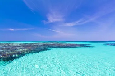 波照間島「ニシ浜」でハテルマブルーの絶景へ飛び込もう!