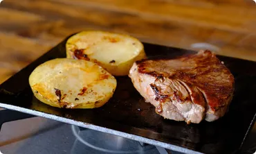 肉がおいしく仕上がる!ミニ鉄板の使い方と手入れのコツ