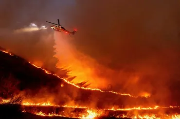 ロス山火事、気候変動で起きやすさ%増強風と乾燥重なりやすく:朝日新聞