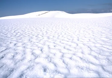 冬の鳥取砂丘も絶景!雪・星空・イルミネーションなど見どころとおすすめ時期も紹介