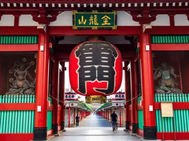 浅草寺の玄関口【雷門】はなぜ生まれた?浅草のシンボルの歴史と見どころとは