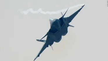 中国のステルス戦闘機「J20」、国産エンジン搭載した改良機を初公開