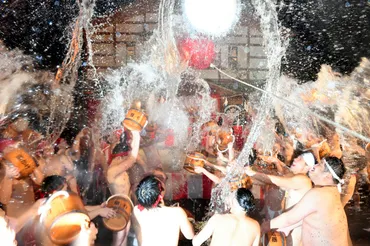 群馬・川原湯温泉で「湯かけ祭り」ダム工事で移転群馬県:朝日新聞