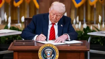 トランプ氏、教育省の解体開始の大統領令に署名