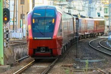 まるで時空を超えたよう…近鉄特急ひのとり車窓から見える奈良の風景が話題に