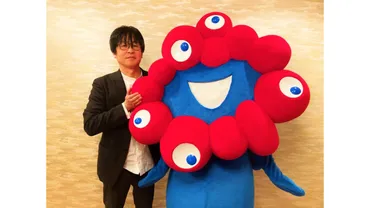 大阪・関西万博公式キャラクター「ミャクミャク」とデザイン作者の山下浩平さんが「関西元気文化圏賞」特別賞を受賞