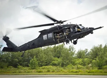 ＭＨ６０ブラックホーク特殊作戦用ヘリコプターＵＨ…：アメリカ陸軍写真特集：時事ドットコム