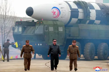 北朝鮮「米韓は大きな過ちを犯した」ミサイル誇示し運用能力試す？：朝日新聞