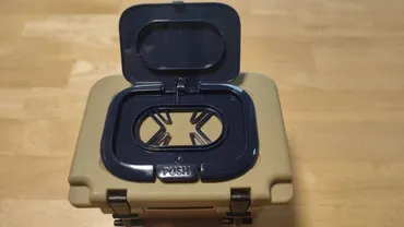 セリア「クーラーボックス型ケース」をでウェットティッシュケースに簡単リメイク!