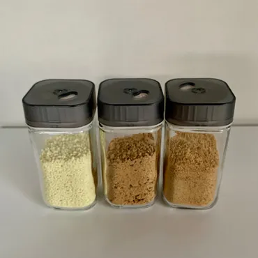 セリア・無印良品・ニトリ・!の「おすすめ調味料入れ」徹底比較!使いやすいのは?()