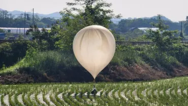 ごみや汚物」が入った風船、韓国に260個飛来 北朝鮮が飛ばしたと韓国軍 