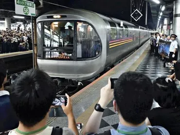 寝台特急「カシオペア」がラストラン…JR上野駅でファンらが別れ惜しむ(読売新聞オンライン)