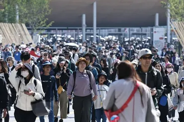 チケット販売は「上向き」 開幕から1カ月の万博で見えた課題は 大阪府 大阪・関西万博2025リングミャクミャクユスリカ:朝日新聞