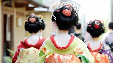 京都市民が嘆く「舞妓パパラッチ」の悪行三昧 観光客は舞妓にとって「危険な存在」でもある