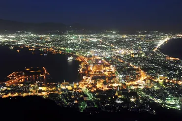表夜景に裏夜景、どこから見る?ミシュラン・グリーンガイドで3ツ星に輝いた、函館ナイトビュー