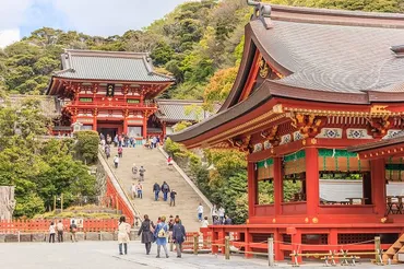 鎌倉の人気観光スポット10選!鶴岡八幡宮・小町通り・江ノ電も【2022年最新】