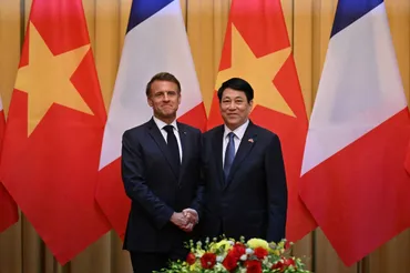 仏大統領がベトナム訪問、エネ・国防など100億ドル規模の契約調印