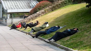 中国の若者に広がる「寝そべり族」 向上心がなく消費もしない寝そべっているだけ主義