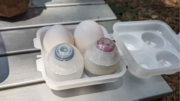 100均で発見。アウトドア料理の収納問題2つを解決する卵型ボトルと卵ケース