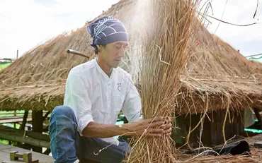 今、茅葺き屋根は世界のトレンドに。職人・相良育弥が伝える「茅葺きの魅力」