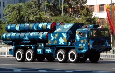 中国軍がインドとの国境沿いに大量の戦力を配備、印軍も対抗措置を明言