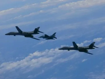 米爆撃機が日韓と訓練、対北朝鮮で連携