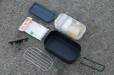 ホウキからヤカンまで。メスティン専用アイテムを百均を中心に探してみた。自分だけのメスティンを作り上げよう!〈若林浩志のスーパー・カブカブ・ダイアリーズ Vol.170〉