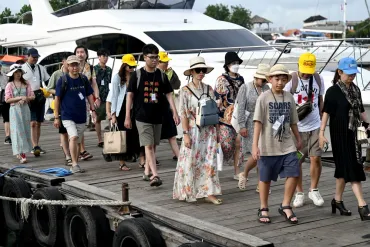 バリ島、外国人観光客に10ドルの税金を課す