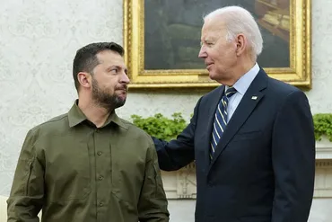 焦点：ウクライナ侵攻 米、長期支援を約束 ゼレンスキー氏と会談 