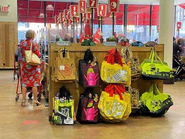 ニューヨーク旅行のお土産選び、何を買う？定番から限定品、グルメ、コスメまで！（お土産、Trader Joe's、Glossier、2025年夏休み？）ニューヨーク旅行のお土産、おすすめガイド