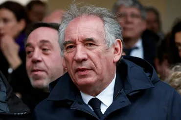 フランス新首相に政界重鎮のバイル氏 内閣不信任避けられるかが焦点：朝日新聞