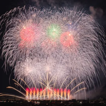 風景写真家が教えるオススメ花火大会7選と、感動を伝える撮影のポイント 