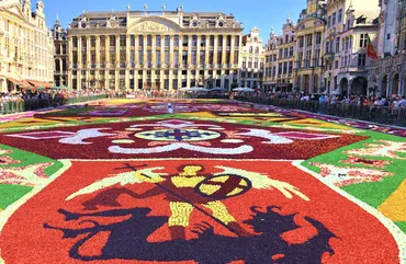 ブリュッセル フラワーカーペット： 魅惑の花の絨毯！ グラン・プラスを彩る圧巻のイベントとは？グラン・プラスを彩る花の芸術 ～ブリュッセル フラワーカーペット～