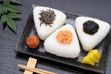夏の登山でおにぎりは腐る？暑い時季でも安全な持ち運び方とおすすめ具材を紹介 