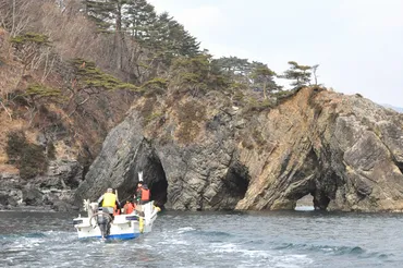 碁石海岸の穴通船、今シーズンの運航開始！穴通磯の洞門くぐりの魅力を徹底解説！岩手県大船渡市・碁石海岸の穴通船情報