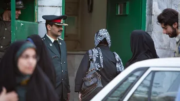 イラン風紀警察、女性の服装取り締まるパトロールを再開