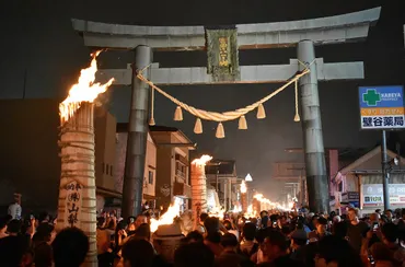 日本三大奇祭「吉田の火祭り」とは? 見どころと子連れ参加時のポイント