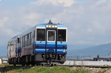 春爛漫！お花見列車で巡る絶景旅！会津鉄道「お座トロ展望列車」をはじめ、多彩な列車をご紹介！(？マーク)春の訪れを告げる、お花見列車の魅力