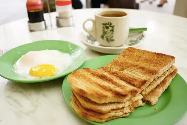 シンガポールの朝食カヤトーストの名店「ヤ・クン・カヤ・トースト」