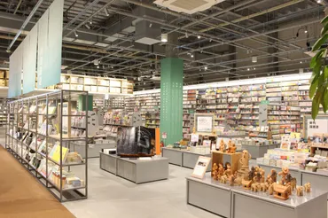 約10万冊がそろう!「無印良品」初のブックカフェ「本と喫茶 橿原書店」が楽しすぎる♡