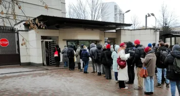非友好国」日本、ロシア人観光客が急増 24年は前年比2.4倍 人気の欧州、ビザ厳格化で敬遠<ウクライナ侵攻3年>:北海道新聞デジタル