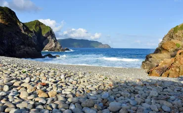 奄美大島】まん丸い小石が特徴的「ホノホシ海岸」への行き方と周辺の宿