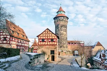ドイツ 古城街道 観光ガイド：歴史と魅力を巡る旅！(魅力的な古城ルート？)古城街道：中世のロマンを求めて