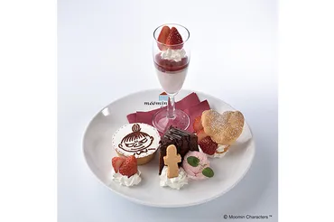 ムーミンハウスカフェの限定いちごスイーツ、リトルミイのタルト&ムーミンのベリーショコラドリンク