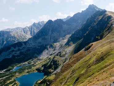 ザコパネ旅行の魅力とは？：ポーランドの山岳リゾート、絶景と冒険を徹底解説！ザコパネ：絶景、トレッキング、ロープウェイ、そしてポーランドの旅。