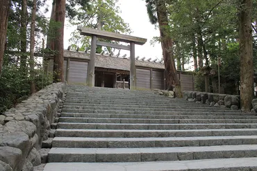 伊勢神宮内宮の早朝参拝に参加して、帰りに外宮を見てきました