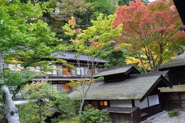 法師温泉 長寿館への誘い：歴史と紅葉と秘湯を巡る旅？群馬県 法師温泉 長寿館：紅葉と秘湯、歴史ある温泉宿