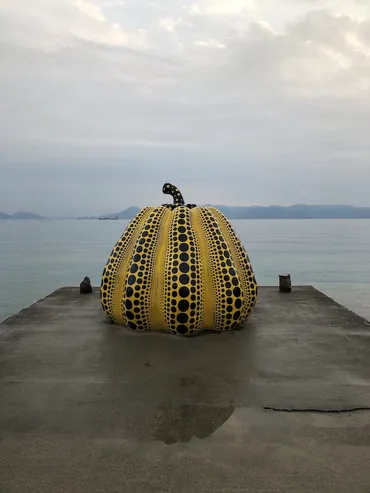 1年ぶりに直島に戻ってきた！おかえりなさい 直島のシンボル 草間彌生の黄色い「南瓜 / カボチャ」 